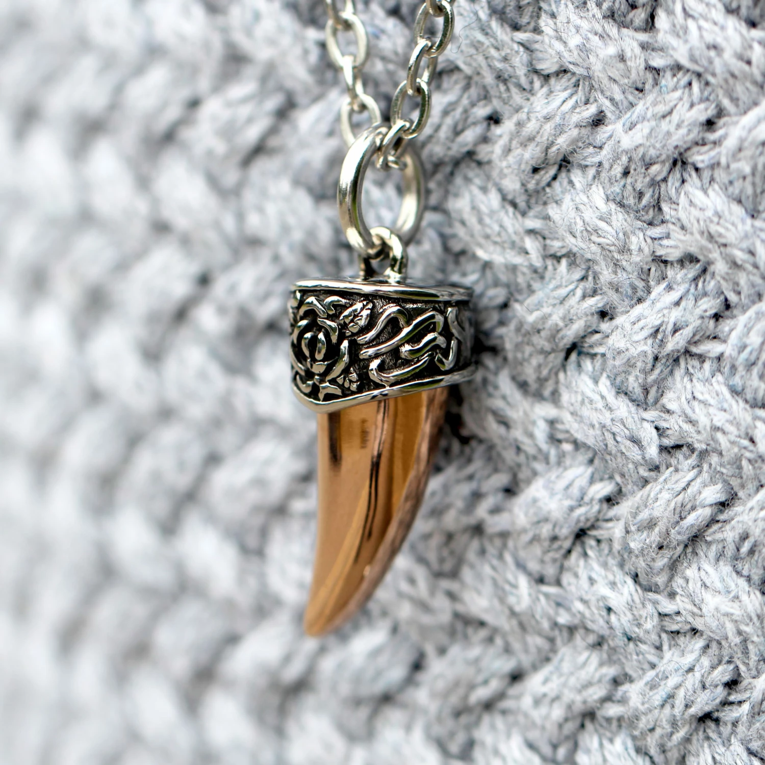 Fort Tempus Silver-Tone Stainless Steel With Gold-Tone Claw Cable Chain Necklace 5 Fort Tempus Silver-Tone Stainless Steel With Gold-Tone Claw Cable Chain Necklace - Image 3