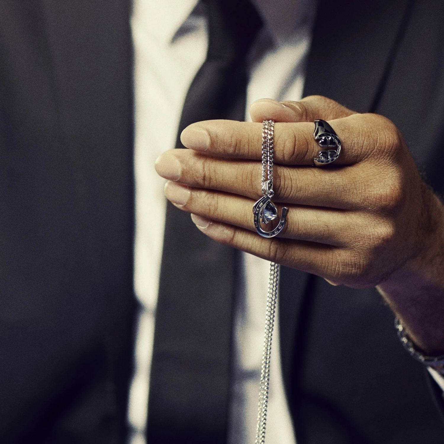 Seizmont Ace | Silver-tone Horseshoe & Spade Double Pendant Necklace 5 Seizmont Ace | Silver-tone Horseshoe & Spade Double Pendant Necklace - Image 3