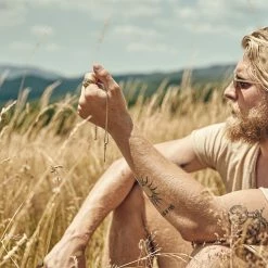 Arkai Atlas | Gold-tone Steel Arrow Pendant Necklace -MEN NECKLACES shop rel atlas drop35 necklace3 tobias stelzner 1x1 2 25832 25813