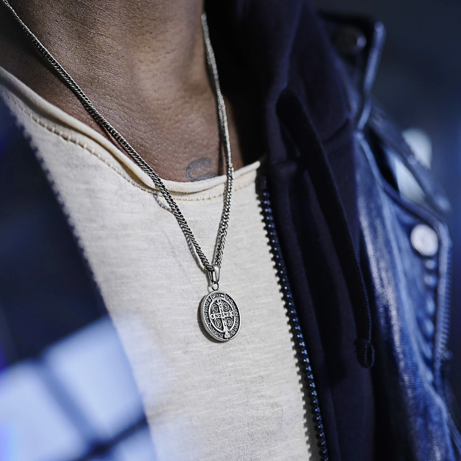 Lucleon Sanctus | Vintage Silver-Tone Stainless Steel Elizabeth II Wheat Chain Necklace 4 Lucleon Sanctus | Vintage Silver-Tone Stainless Steel Elizabeth II Wheat Chain Necklace - Image 2