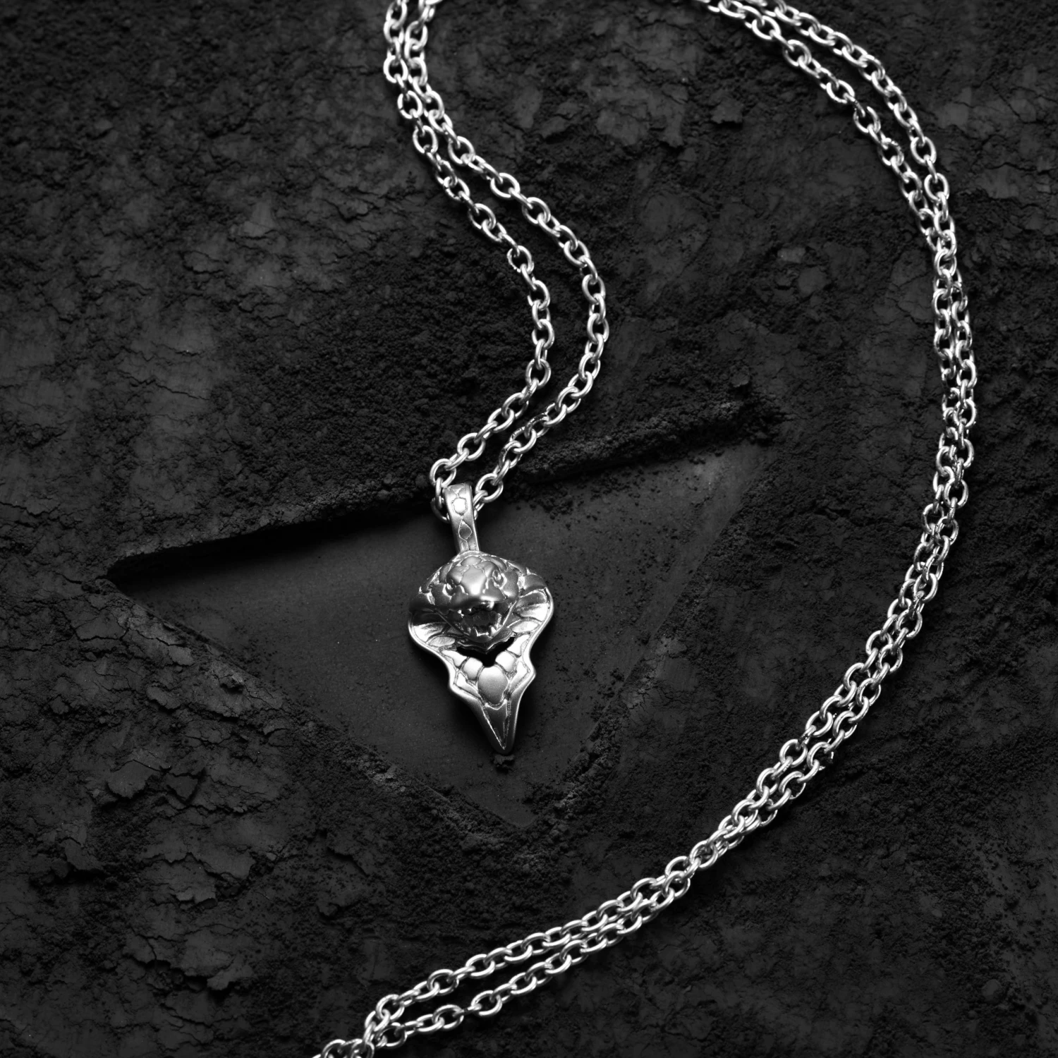 Moody Mason Silver-Tone Stainless Steel Cobra Head Cable Chain Necklace 7 Moody Mason Silver-Tone Stainless Steel Cobra Head Cable Chain Necklace - Image 5