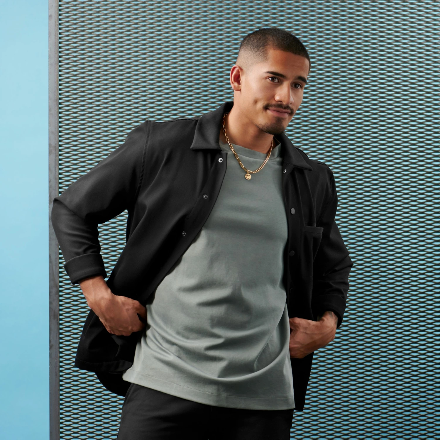 Lucleon Amager | 5 mm Gold-Tone Smiley Curb & Cable Chain Necklace 8 Lucleon Amager | 5 mm Gold-Tone Smiley Curb & Cable Chain Necklace - Image 6