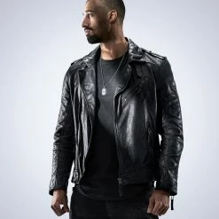 Lucleon Icarus | Silver-Tone Stainless Steel Dog Tag With Lucleon Logo Box Curb Chain Necklace 10 Lucleon Icarus | Silver-Tone Stainless Steel Dog Tag With Lucleon Logo Box Curb Chain Necklace -MEN NECKLACES shop rst ll icarus dogtags productpage 24651 bjoernvalentine 1b