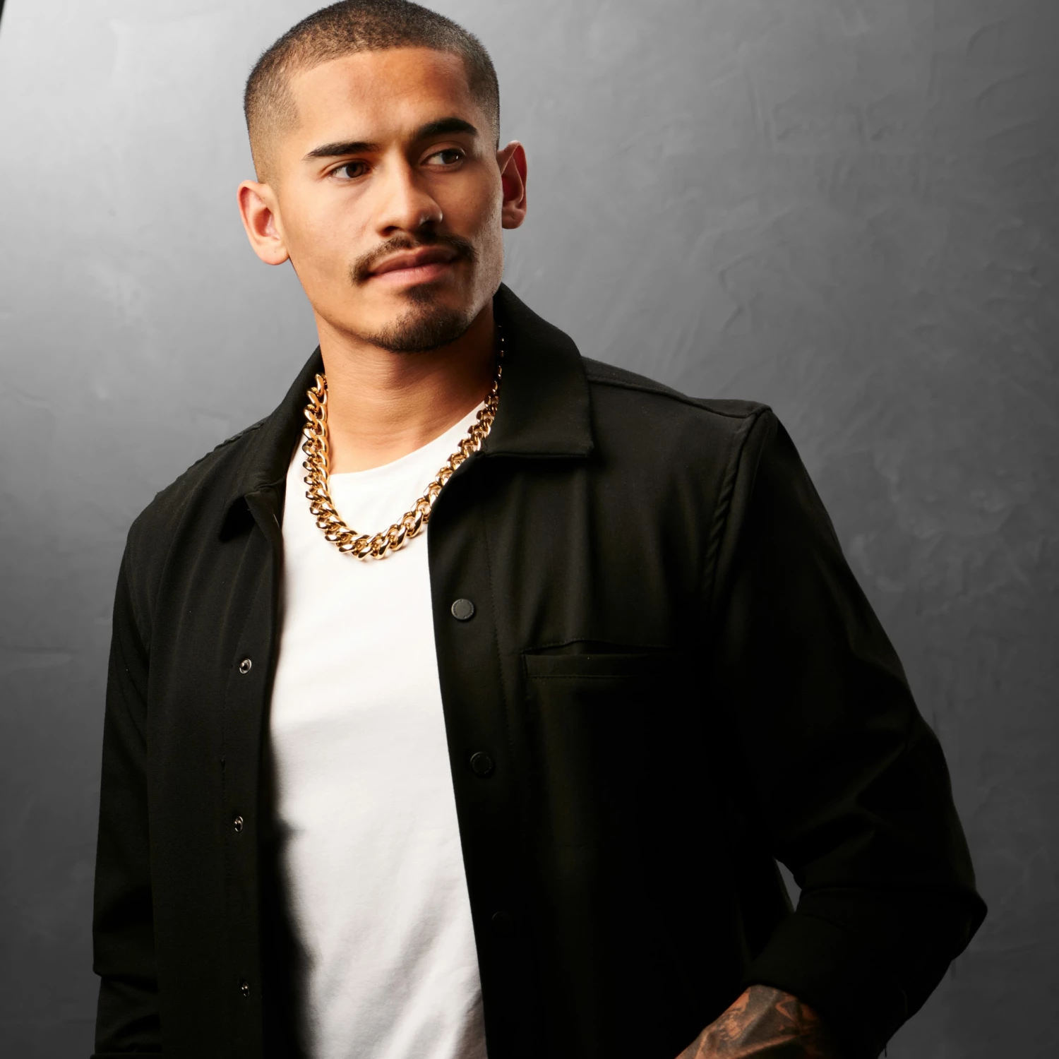 Lucleon 18 mm Gold-Tone Cuban Chain Necklace 6 Lucleon 18 mm Gold-Tone Cuban Chain Necklace - Image 4